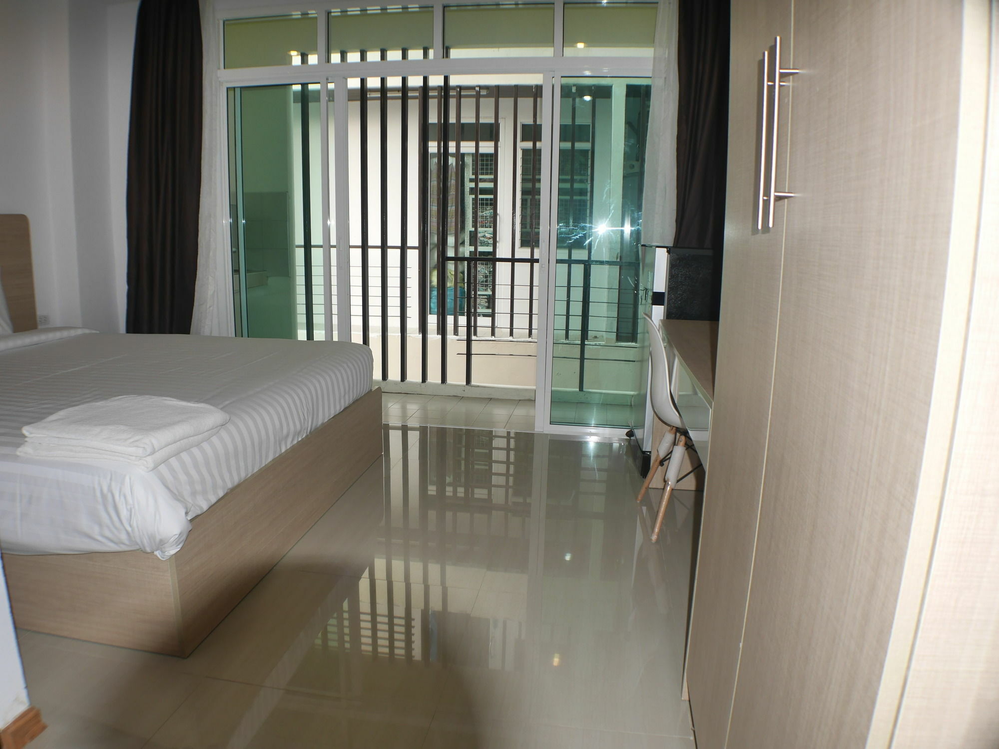 Darisa Apartment Service Patong Екстер'єр фото