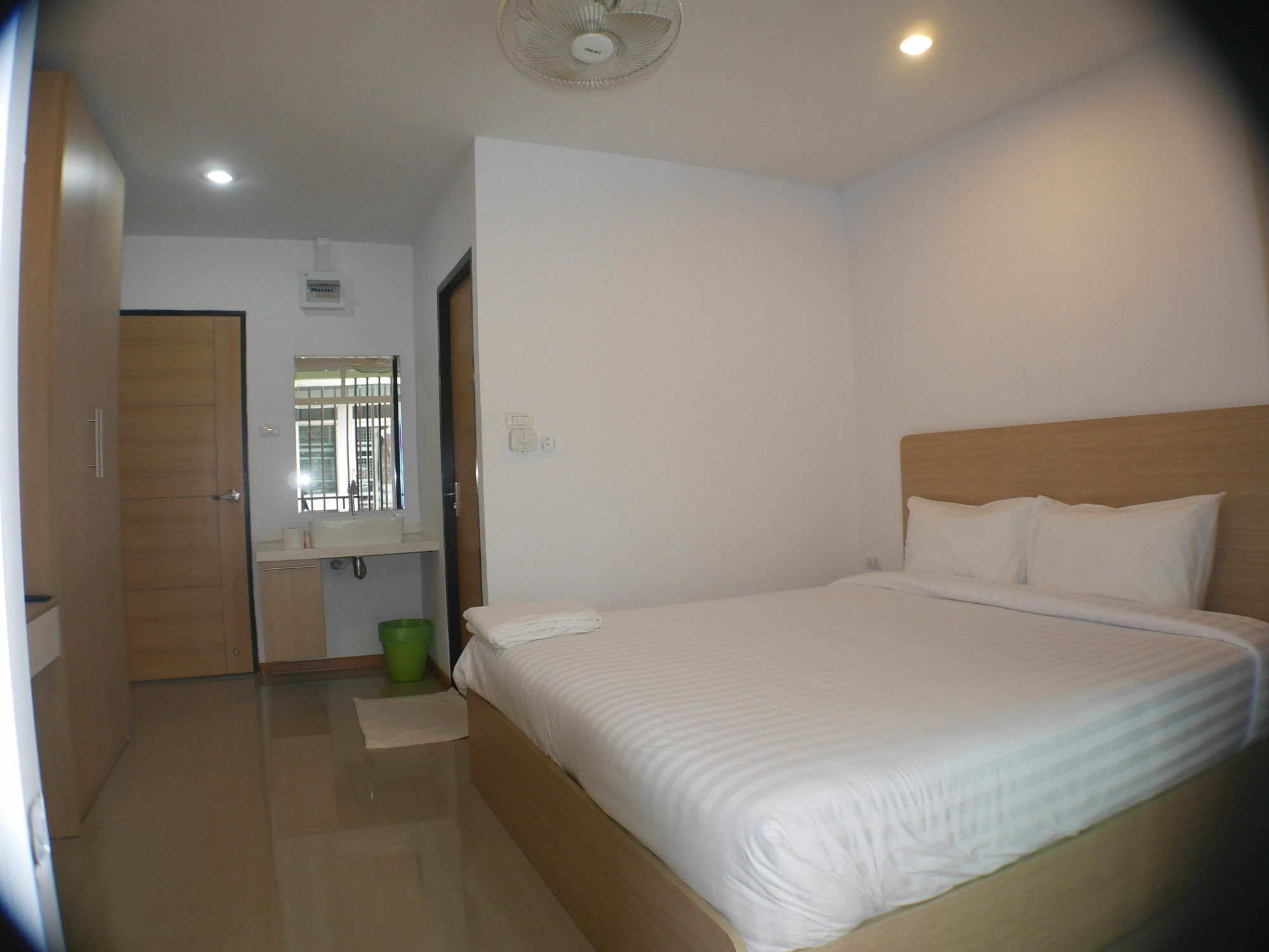 Darisa Apartment Service Patong Екстер'єр фото